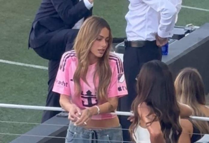 Tini Stoessel y Antonela Roccuzzo juntas en la platea del Inter Miami – FM  Impacto
