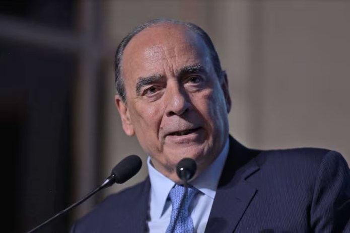 "En menos de veinticuatro horas se hicieron todas estas cosas casi simultáneamente, lo que demuestra que hay una operación armada para hacerlo", subrayó el ministro coordinador.