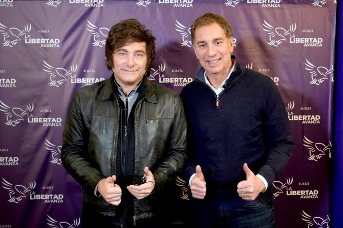 El presidente Javier Milei junto a Diego Santilli.